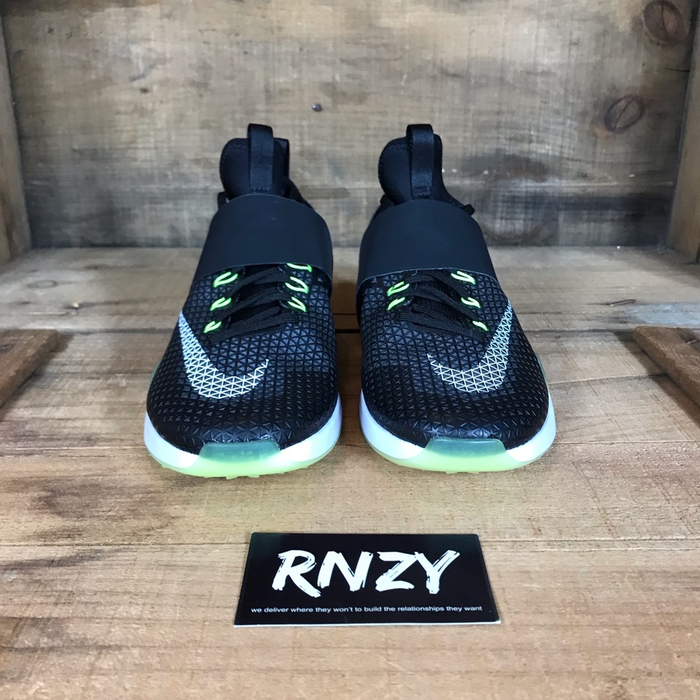 NEW Nike Zoom Strong - Picture 2 of 7